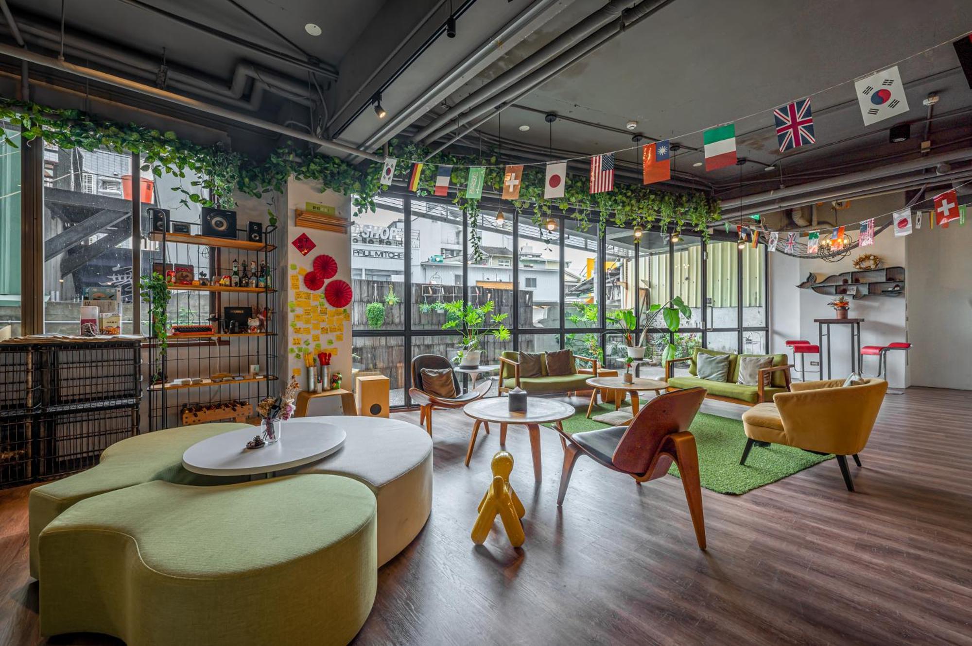 Light Hostel - Tainan Exterior photo